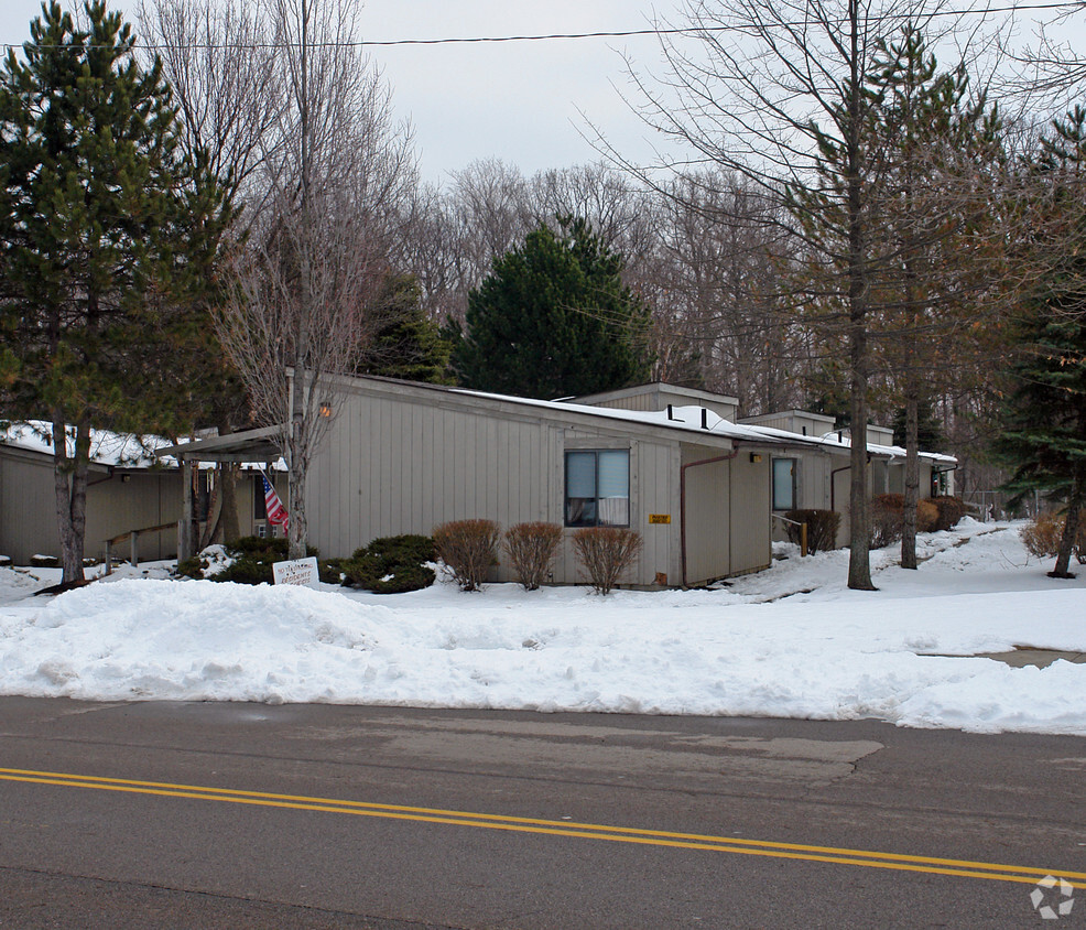 Building Photo - Devon Glen Apartments