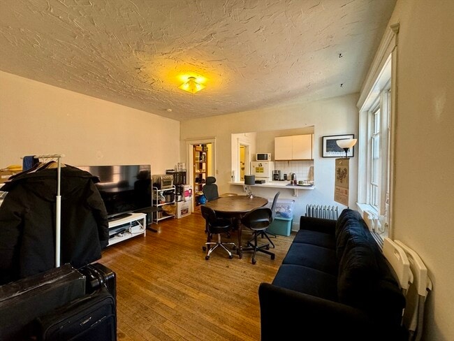 Building Photo - 229 Kelton St