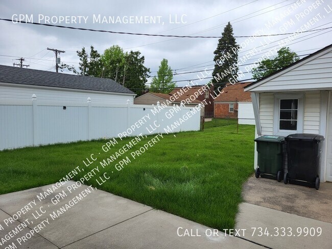 Foto del edificio - 15830 Englewood Ave