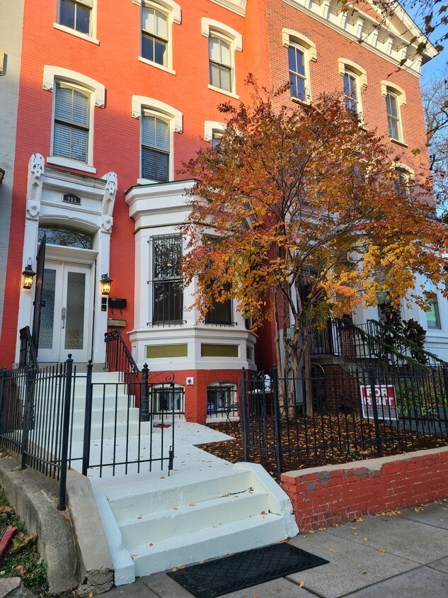 Welcome! 1/2block from Shaw metro (green/yellow line) - 903 R St NW