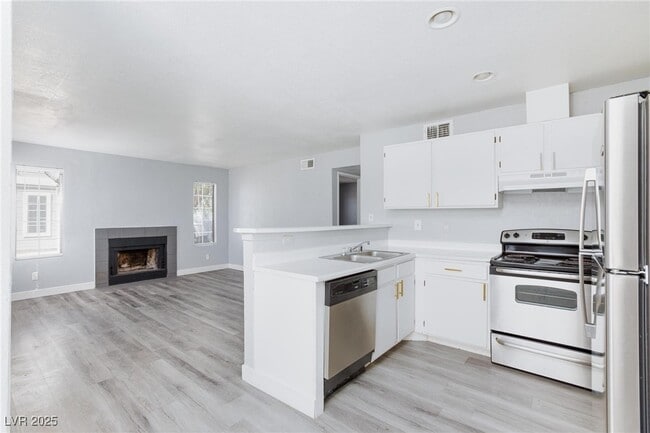 Building Photo - 4170 E Tonopah Ave