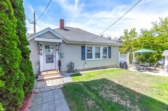 Building Photo - 204 Alsace St