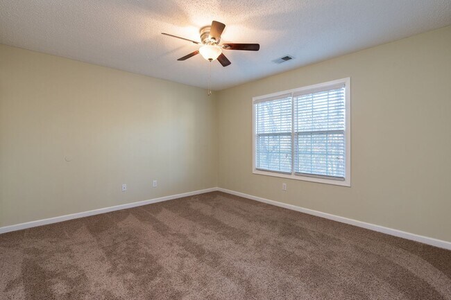 Foto del edificio - Spacious 4-Bedroom Home in Westside Athens...
