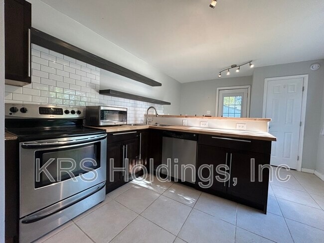 Building Photo - 524 Mango Dr