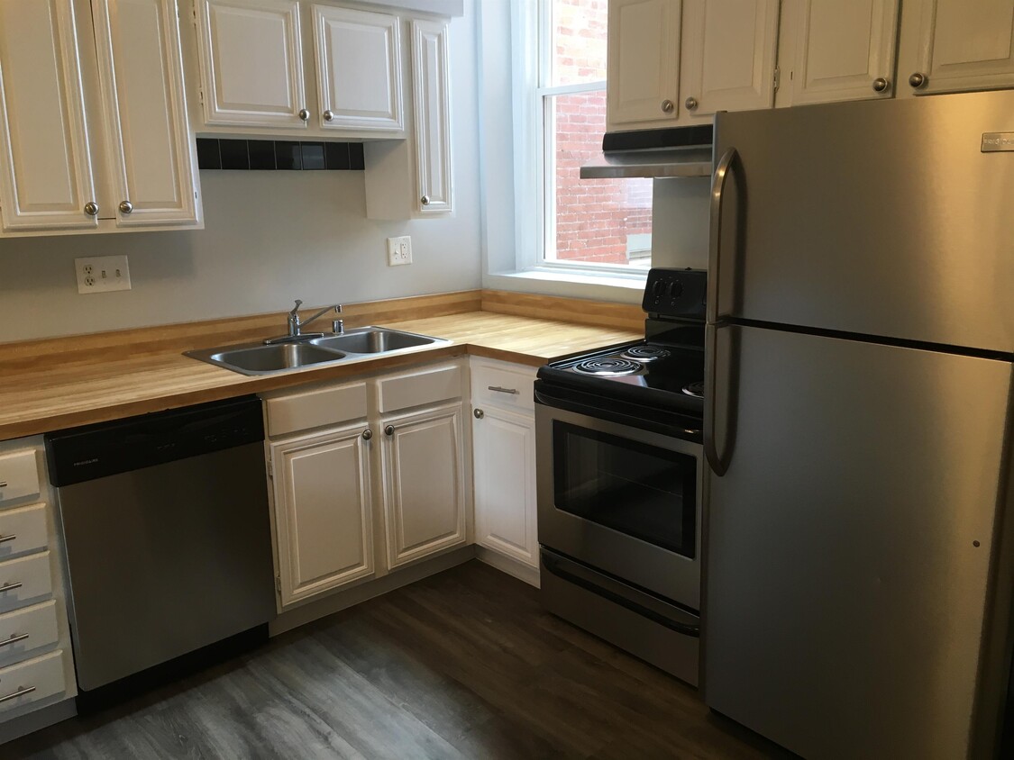 Primary Photo - 2144 St James Ave