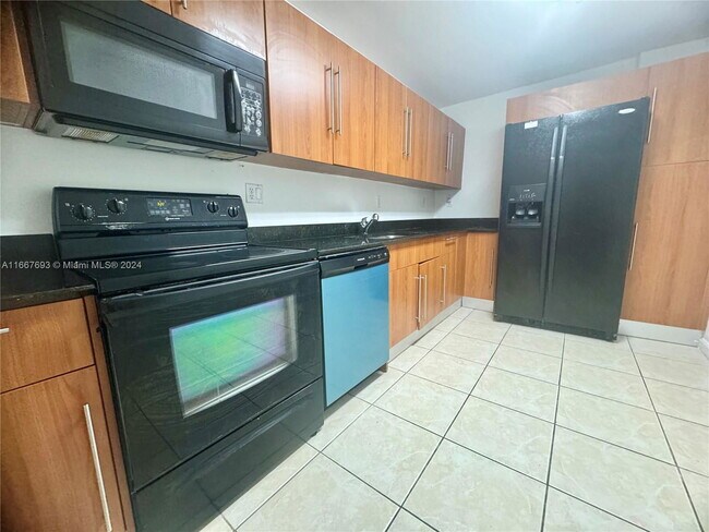 Building Photo - 3001 S Ocean Dr
