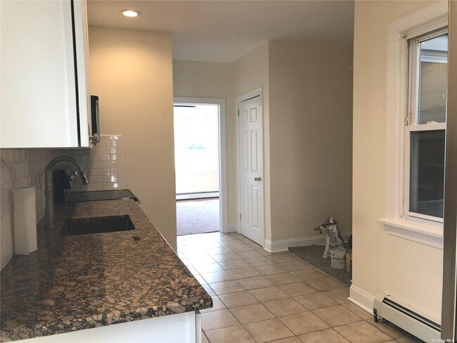 Foto del edificio - 6 Nassau Blvd