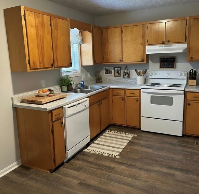 Building Photo - 1071 Woodland Dr