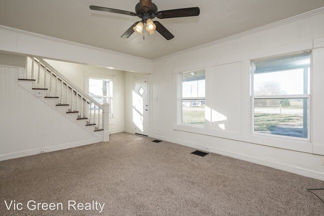 Building Photo - 3 br, 1 bath House - 540 N Broadway St