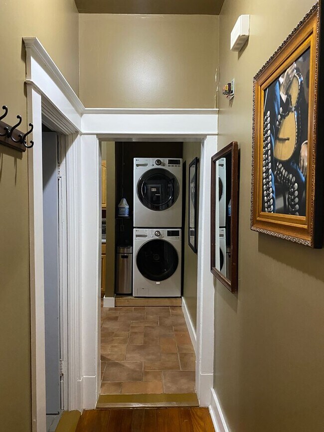 Foto del edificio - 226 W Whittier St