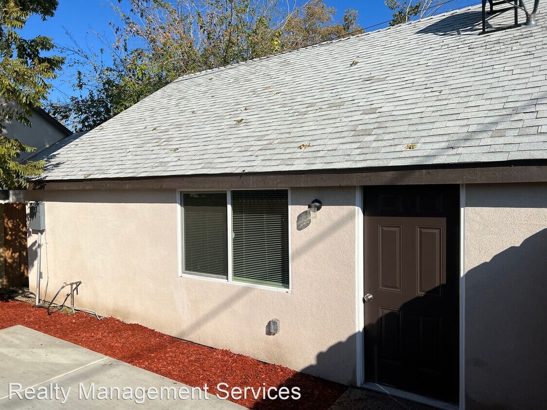 2 br, 1 bath House 219 Lincoln St. B House Rental in Bakersfield, CA