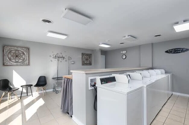 Foto del edificio - 438 Cedarview Ct