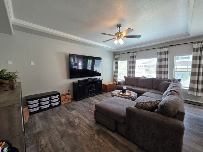 Foto del edificio - Gorgeous 4 Bed 4 bath Home In Banning Lewis Ranch!!