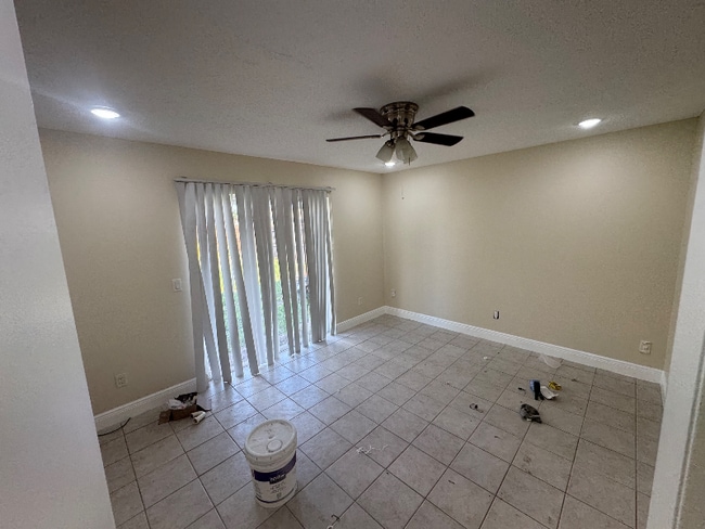 Building Photo - 109 Zacalo Way