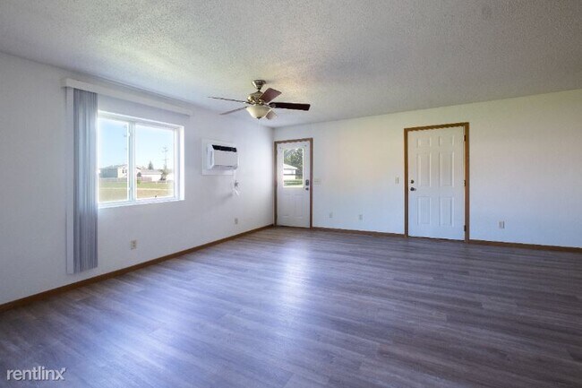 Building Photo - 2 br, 1 bath Townhome - 936 28th St SE