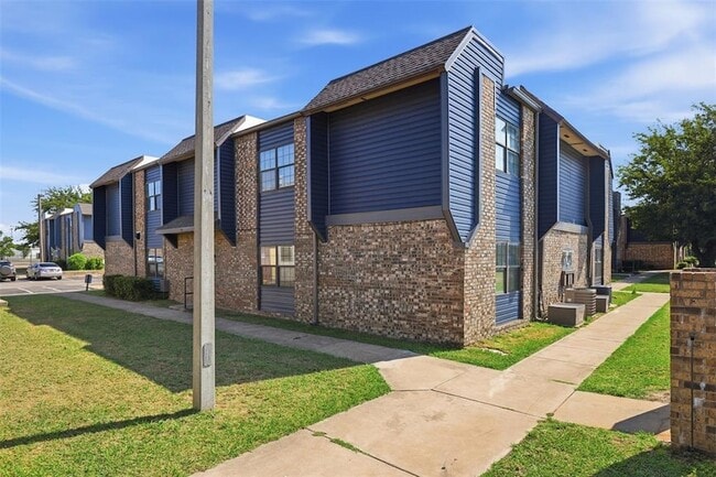 Building Photo - 401 SE 12th St