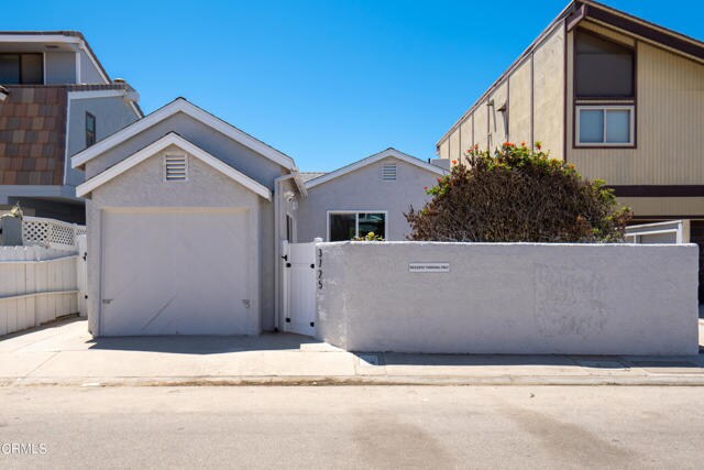 Building Photo - 3725 Ocean Dr