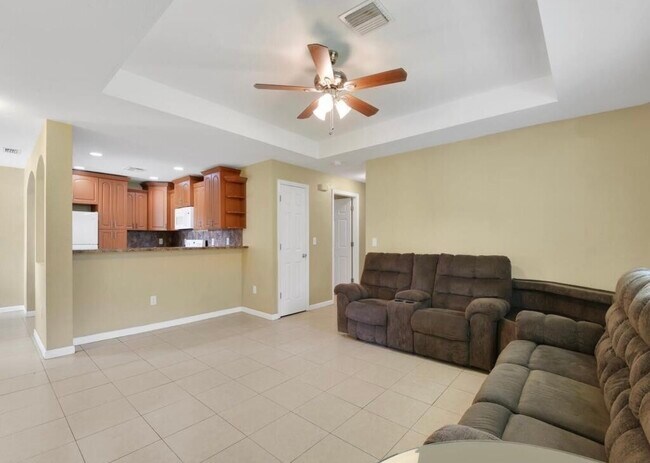 Sala de estar - 224 Homer Ave S
