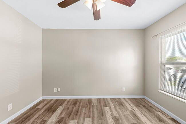 Foto del edificio - 2405 Crews St
