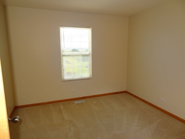 Foto del edificio - 3 BEDROOM, 1.1 BATH TOWNHOME IN BRISTOL BA...