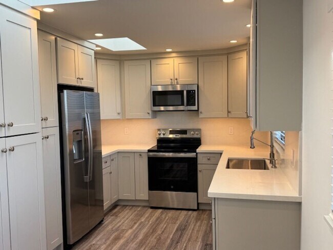 Building Photo - Newly Built Two Bedroom Monterey Ocean Vie...