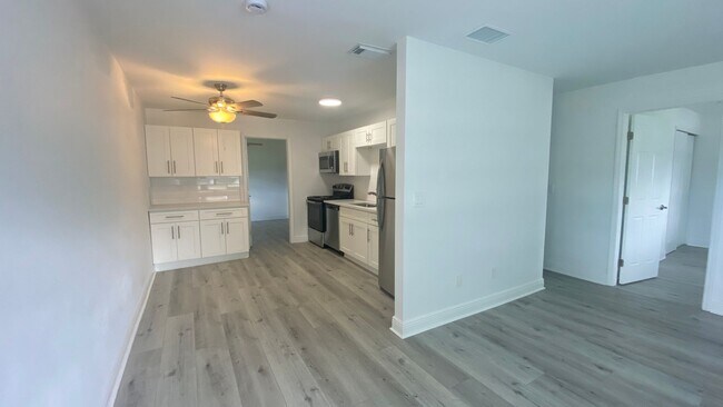 Photo - Beautifully Renovated 3/2 Villa in West Br... House