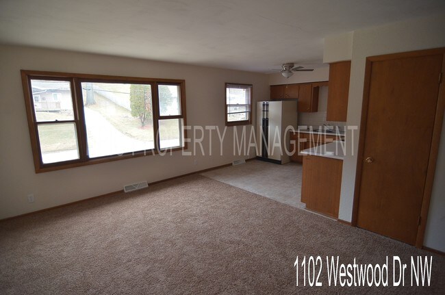 Building Photo - 1102 Westwood Dr NW