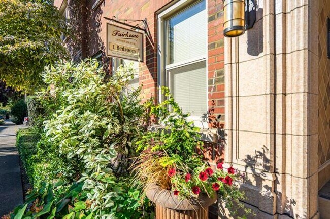 Building Photo - 2 bedroom in Seattle WA 98112