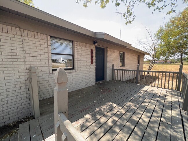 Building Photo - 5.25 ACRE Horse Property