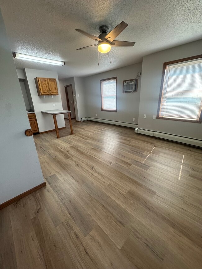 Building Photo - 314 W 4th St