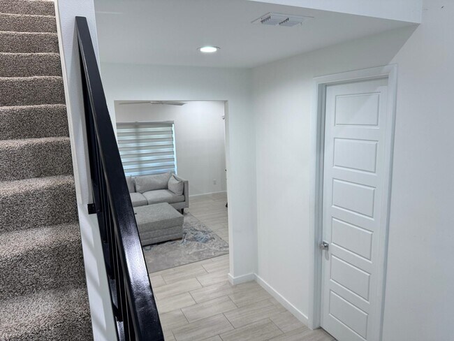 Building Photo - 216 Deer Path Lp