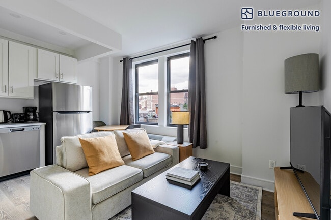 Building Photo - 45 W 81st St