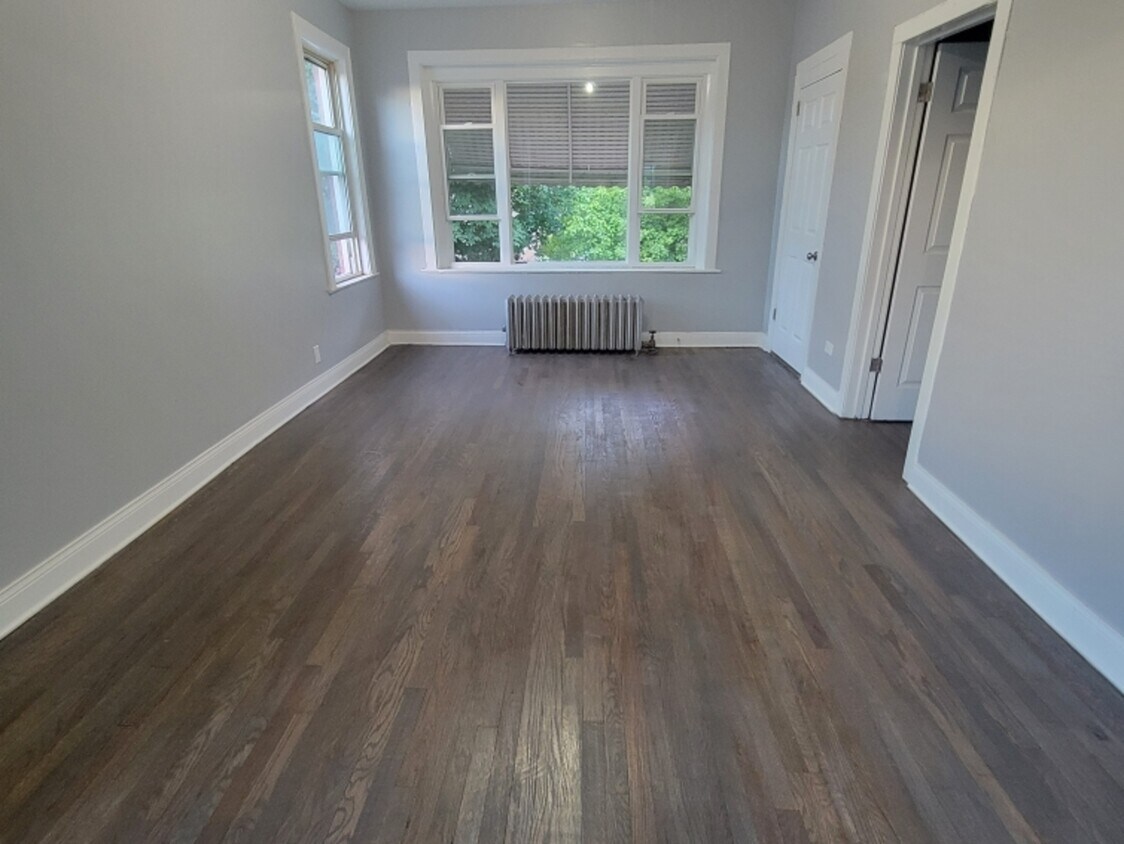Foto principal - 9719 S Prairie Ave