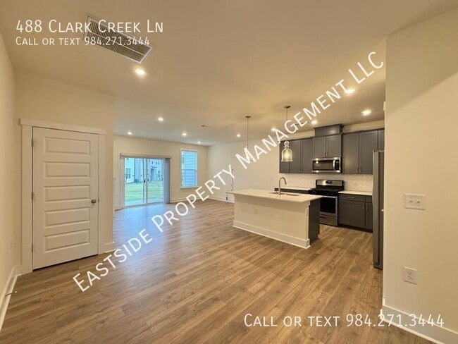 Foto del edificio - 488 Clark Creek Ln