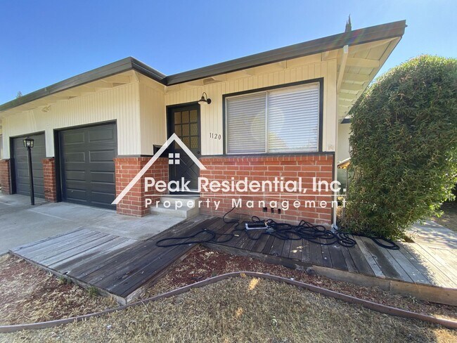 Foto del edificio - Wonderful 2bd/1ba Arden Manor Duplex!