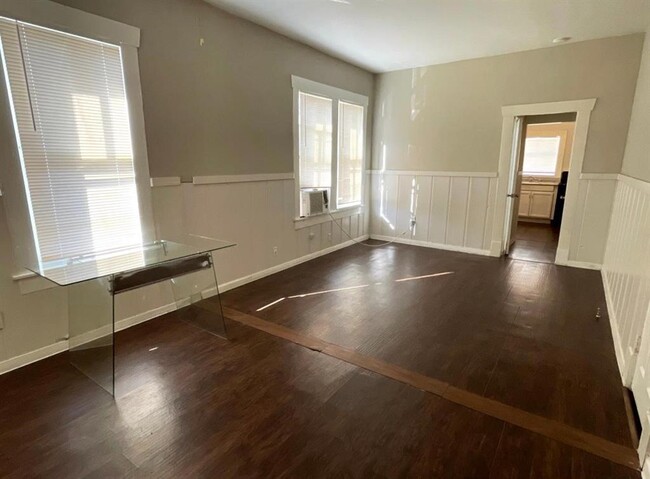 Building Photo - 6731 Avenue Q