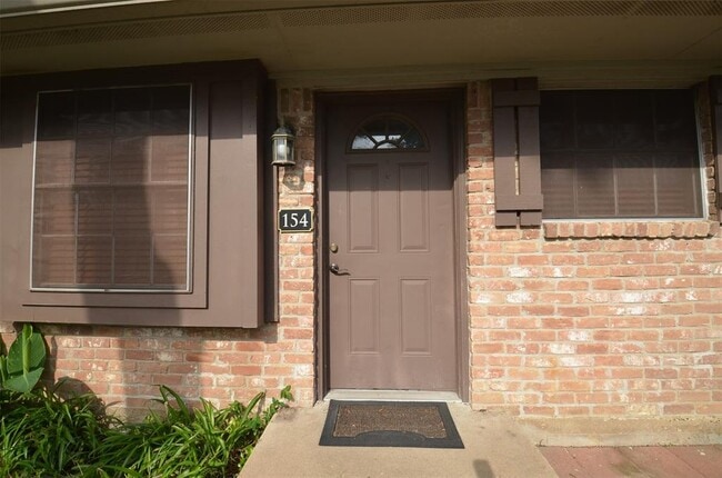 Building Photo - 1108 W Tri Oaks Ln