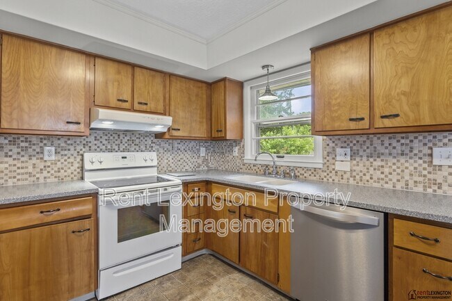 Foto del edificio - 2124 Violet Rd