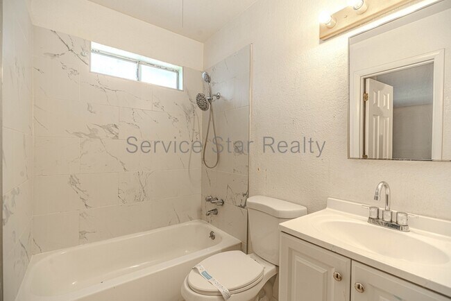 Building Photo - 14626 N 38th St