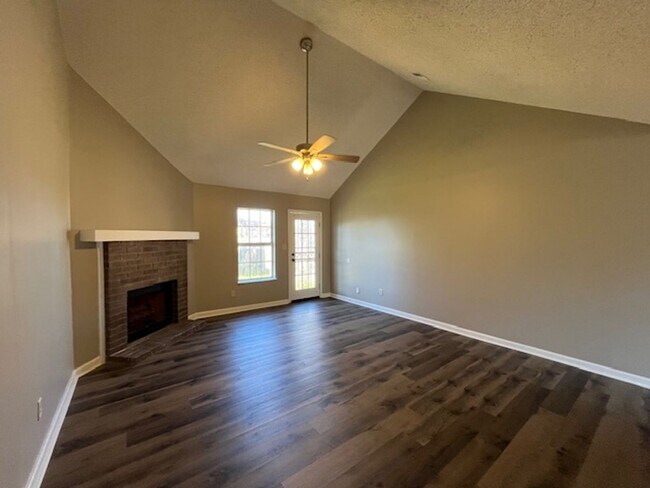 Building Photo - Completely Renovated 3 Bedroom 2 Bath Home for Rent!!