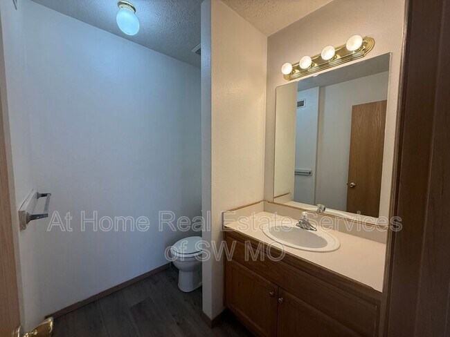 Foto del edificio - 743 Kings Carriage Rd