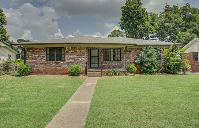 Building Photo - 610 N 6th Ave