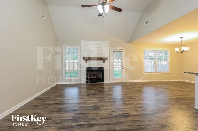 Building Photo - 500 Woodtrace Dr