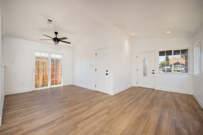 Foto del edificio - 2716 Yreka Ave