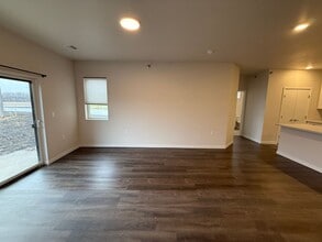 Building Photo - 1104 9th St W