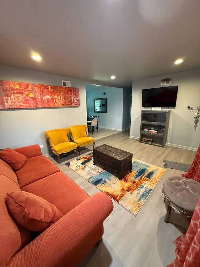 Sala de estar. Muebles de referencia. - 513 Hayes St