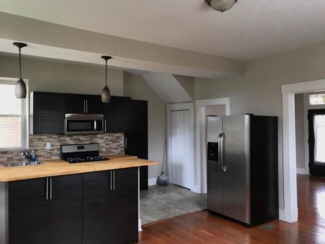 Building Photo - Available June 2026 - Gorgeous Mt. Washington Home w/ Lots of Charm!