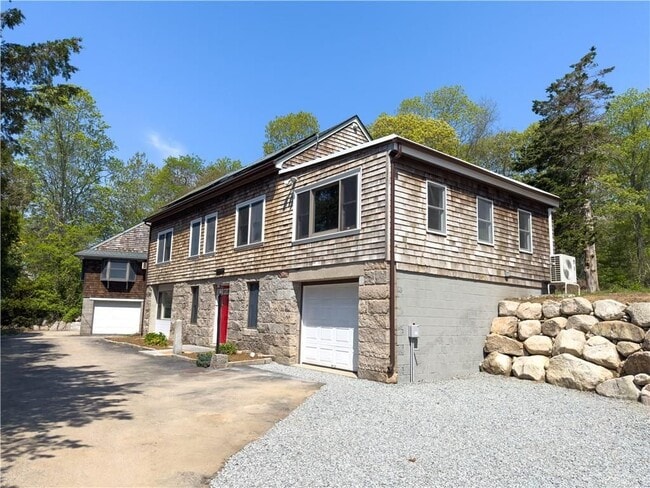 Building Photo - 2185 Post Rd