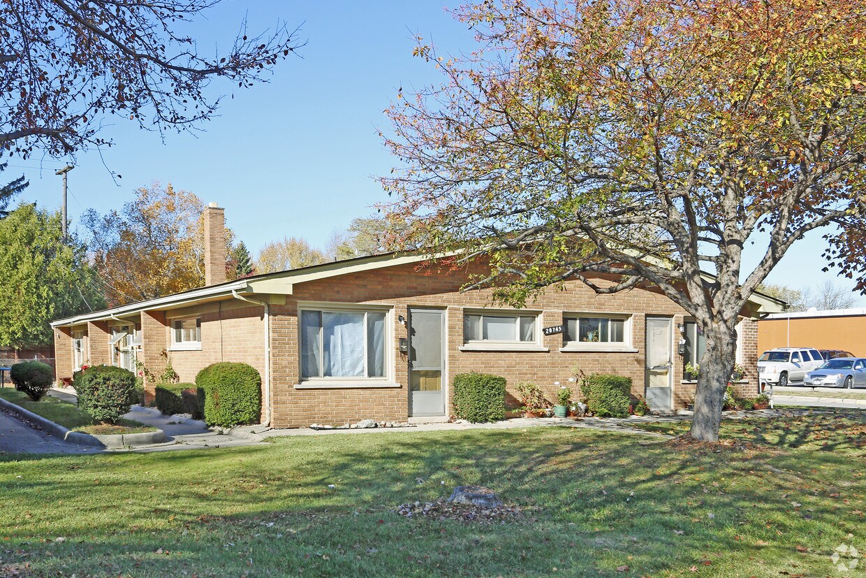 Primary Photo - 28729 Utica Rd