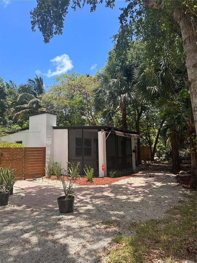 Building Photo - 1733 SW 13th St